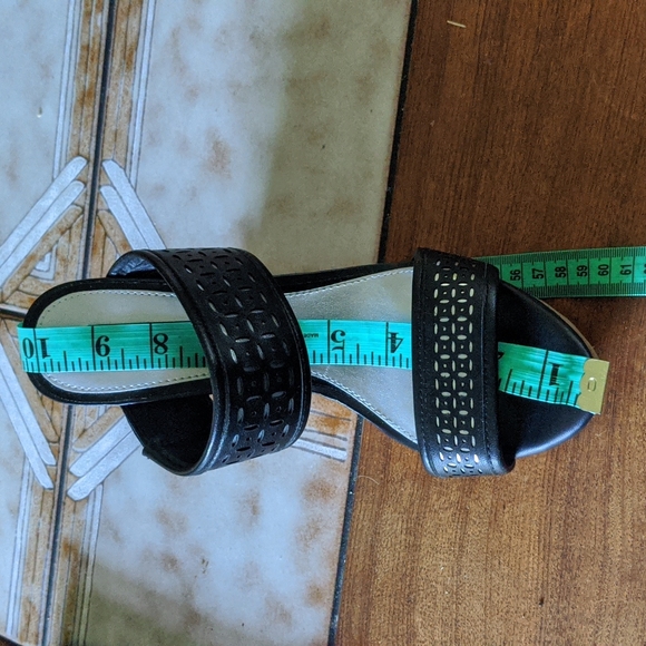 3 for $30 WHITE HOUSE/BLACK MARKET WEDGE SANDALS - Picture 5 of 6